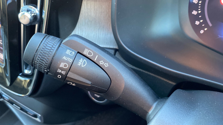 Volvo XC40 2.0 B4P Ultra Dark 5dr Auto Petrol Estate